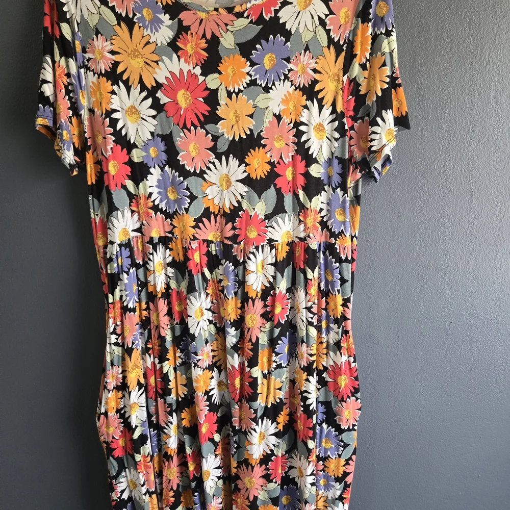 Cream n Sugar Retro Inspired Daisy Print Babydoll Midi Pocket Dress 1X - Picture 3 of 5